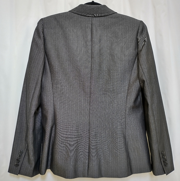 Tahari Arthur S. Levine Pinstripe Long Sleeve Grey Blazer Size 10 - Picture 2 of 8
